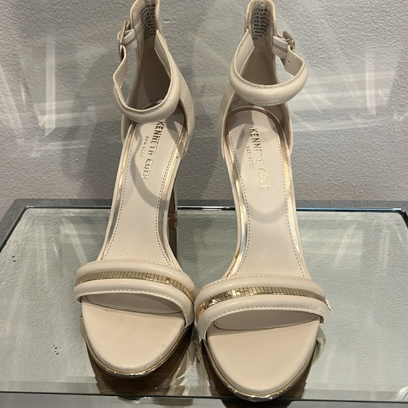 Kenneth Cole 4 inch heels, never worn, size 8 - Picture 2 of 4